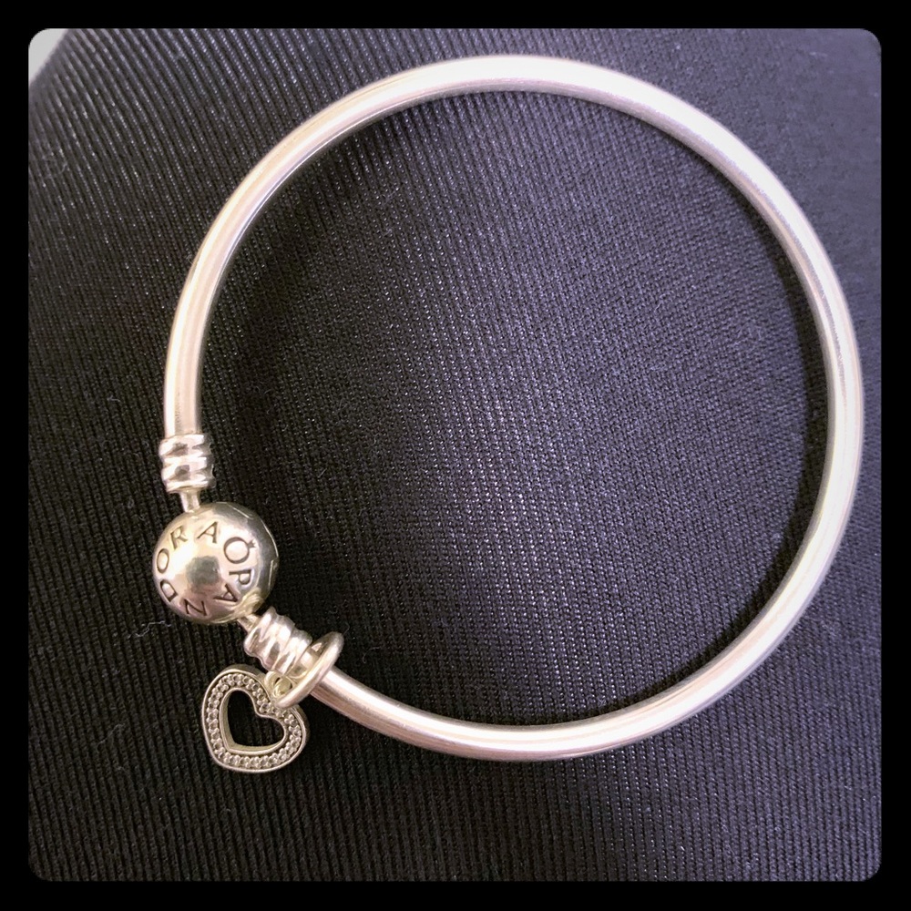 Pandora bangle with charm. Size small. Authentic